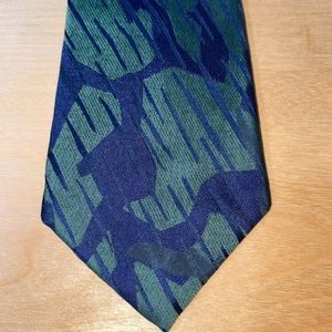 BANANA REPUBLIC Modern Blue and Green Tie